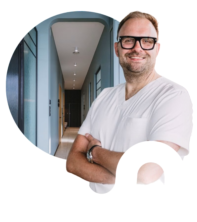 Adrian Kiepuszewski, dentist and implantologist at Flow Dental Studio in Gdynia