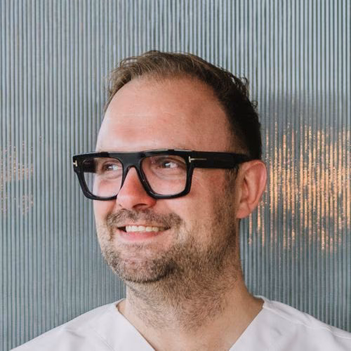 Dr Adrian Kiepuszewski - implantologist and founder of Flow Dental Studio in Gdynia