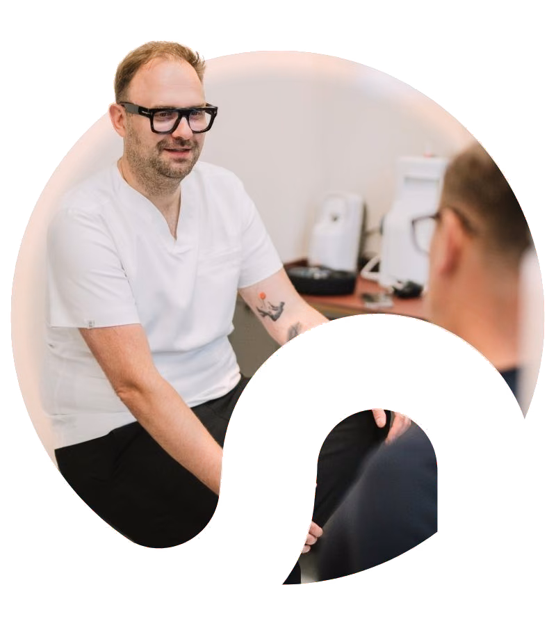 Adrian Kiepuszewski during a consultation at Flow Dental Studio in Gdynia