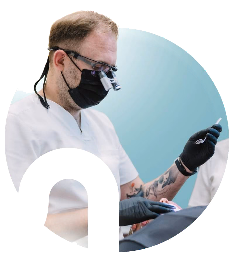 A surgical procedure at Flow Dental Studio in Gdynia