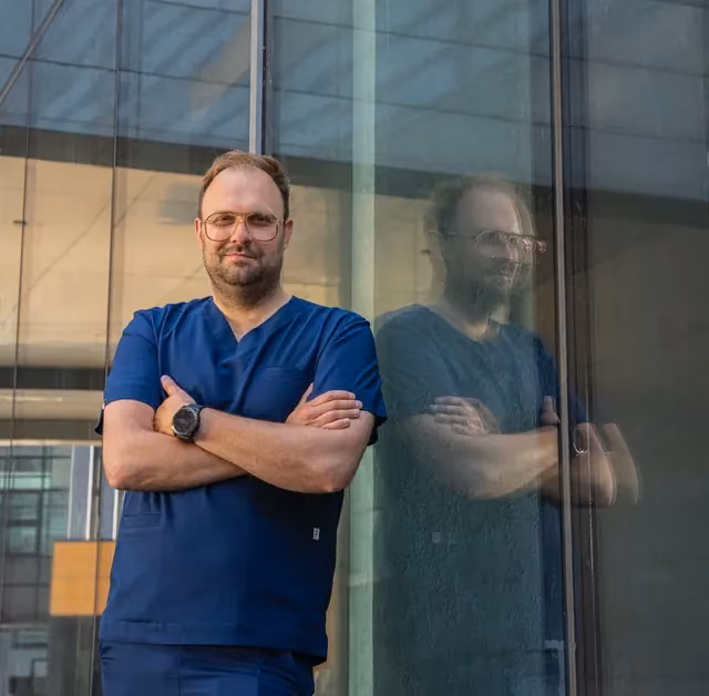 Adrian Kiepuszewski – dentist, Flow Dental Studio