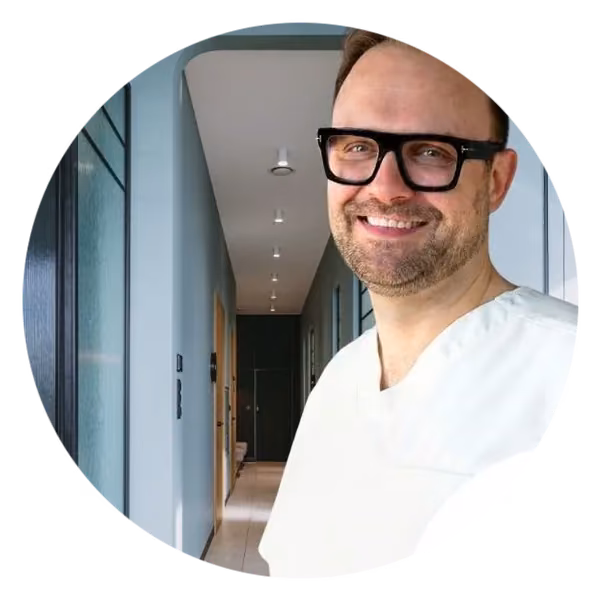 Adrian Kiepuszewski – dentist and implantologist, Flow Dental Studio Gdynia